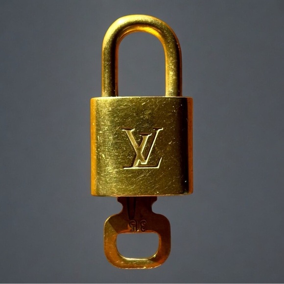 LOUIS VUITTON Authentic Gold Padlock with Key - Picture 3 of 8
